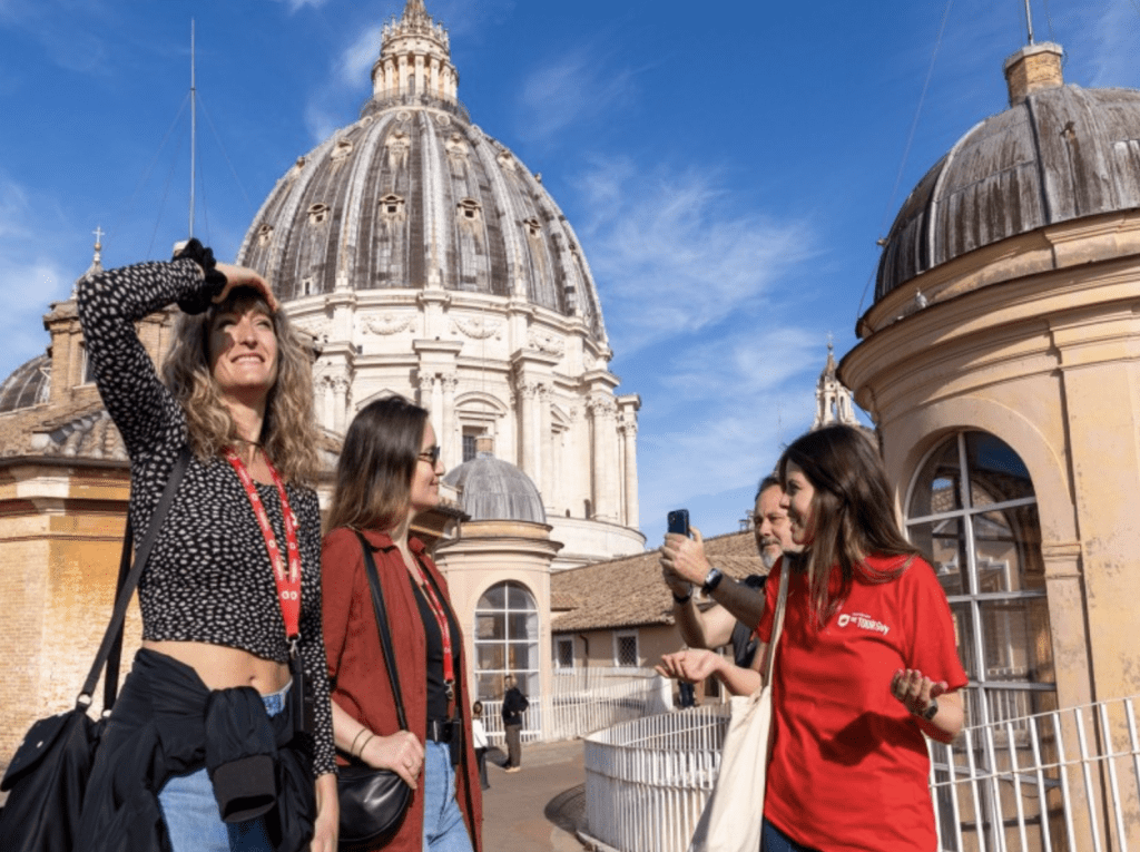 A tour group outside of St. Peter's Done.